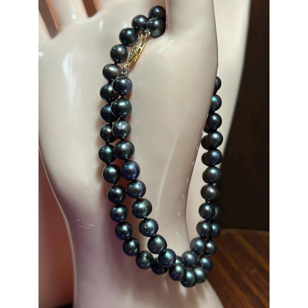 14k yellow gold clasp black peacock color freshwater pearl had knotted necklace